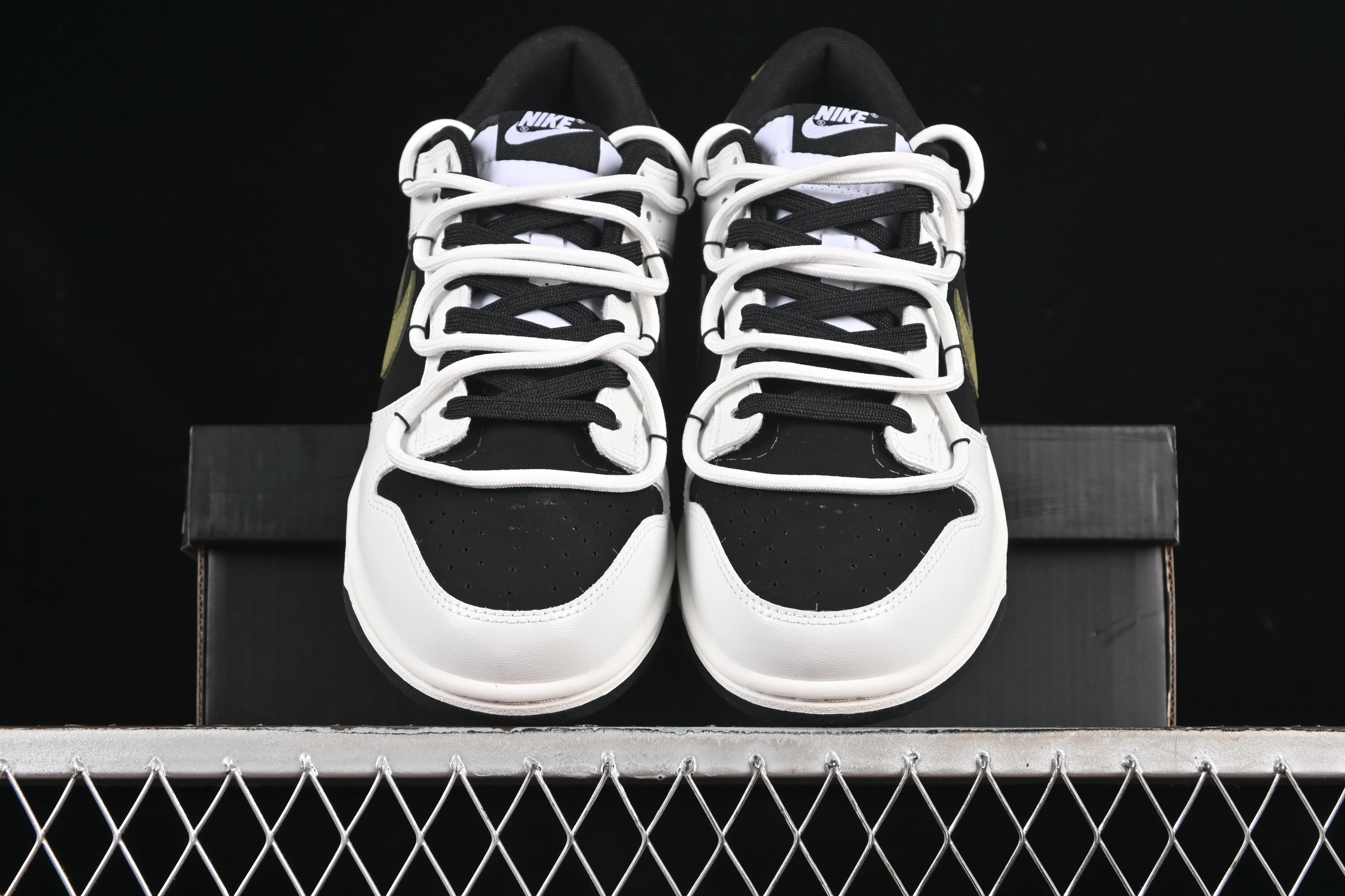 All categories Nk SB Dunk Series Nk SB Dunk Low High-end customized low-top sneakers Nike SB Dunk Low "Just Do It" Strap anniversary high-end customized low-top casual sneakers WG0414-024